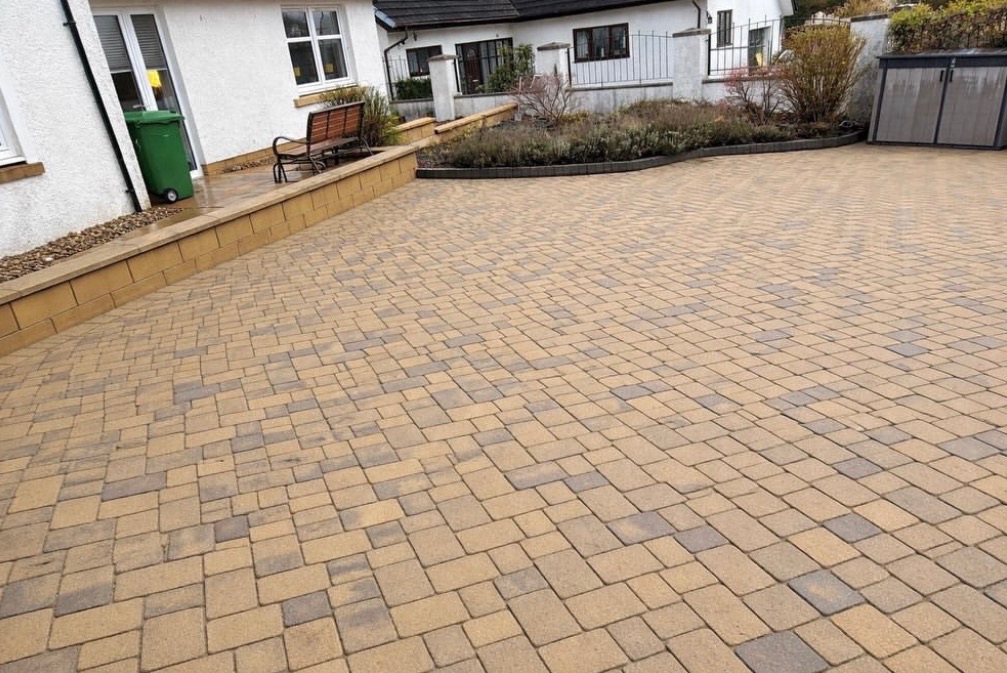 After patio and driveway cleaning in Stirling - fully restored